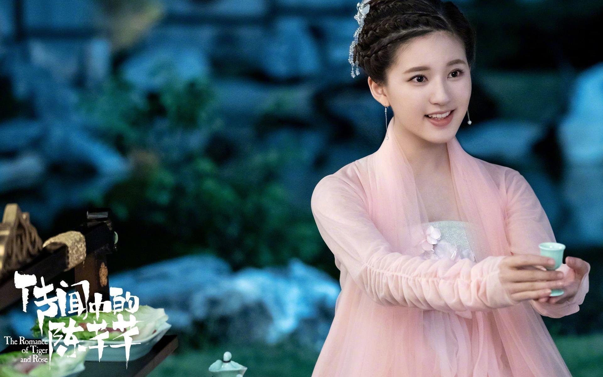 开云官方网页登录-德甲中场密集包夹，压制对手核心球员，德甲的球场