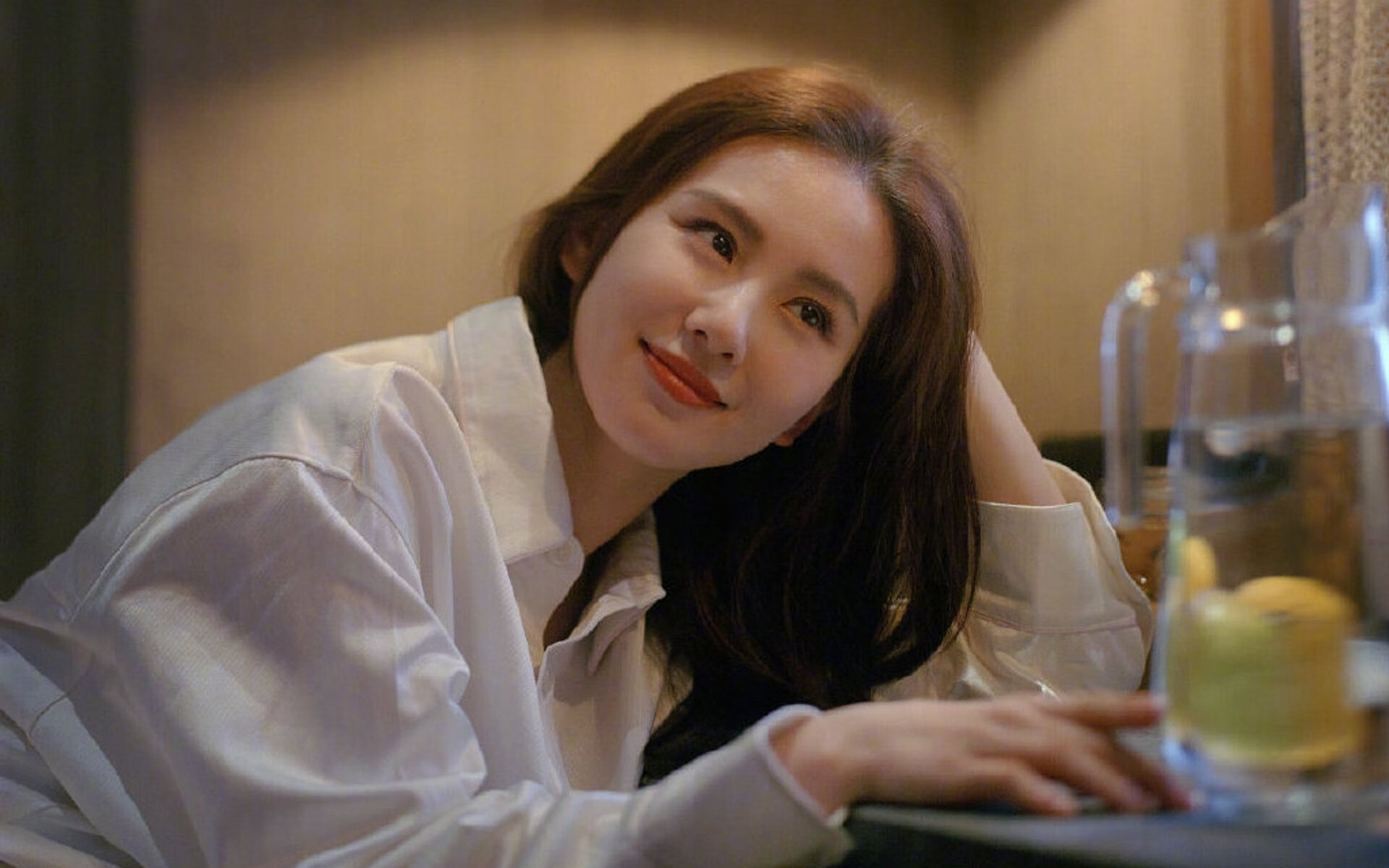 瑞士替补席自带小木屋取暖,观众羡慕疯了,瑞士的小木屋