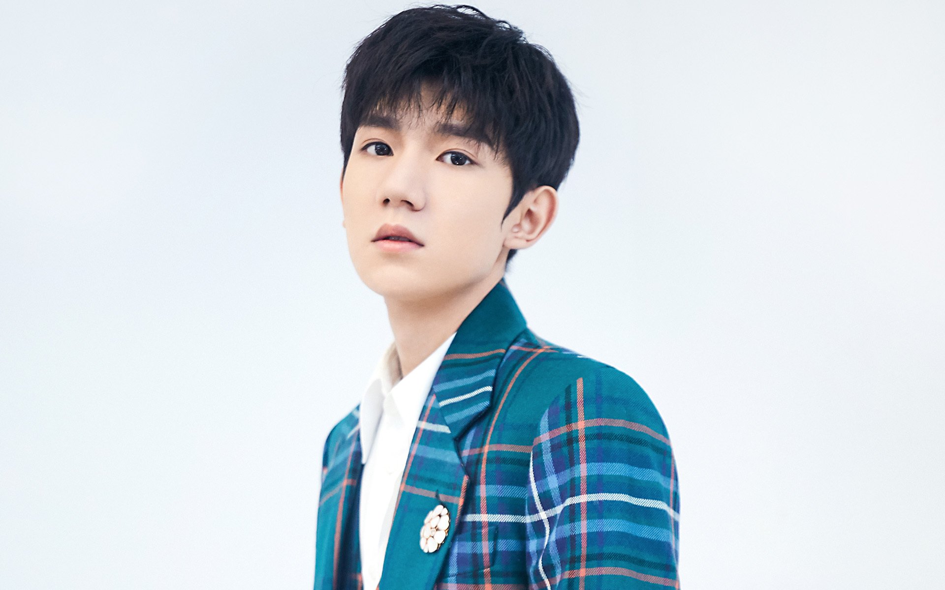 开云体育APP下载-亚眠前锋进攻效率不高，需加强射门练习，亚眠球衣