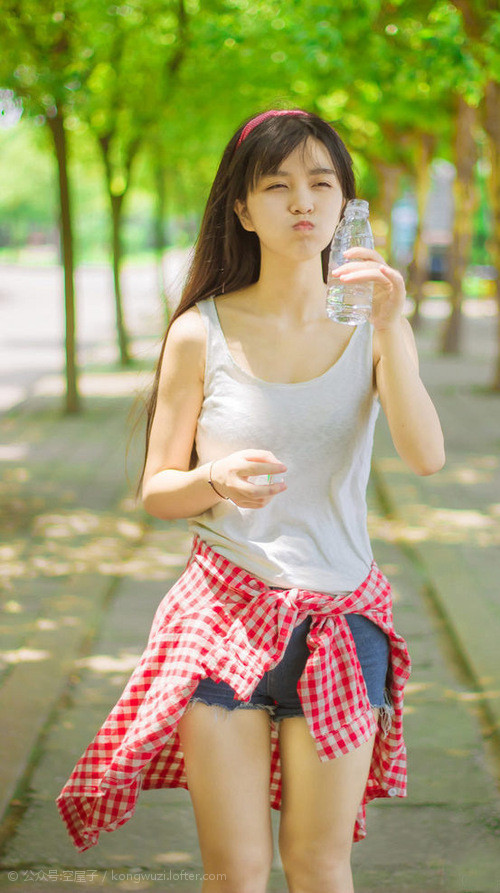 开云体育APP下载-英格兰队在欧洲杯决赛中以1比1战平西班牙队，进入加时赛，英格兰进欧洲杯决赛球迷庆祝